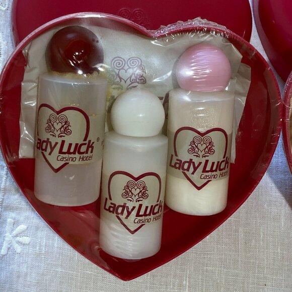 2 VTG SEALED Lady Luck Las Vegas Casino & Hotel Toiletries Bath & Beauty Hearts - Picture 3 of 9